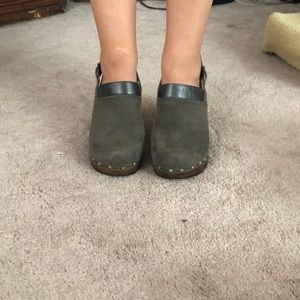 Dansko suede clogs - Size 39 (US 8 1/2)